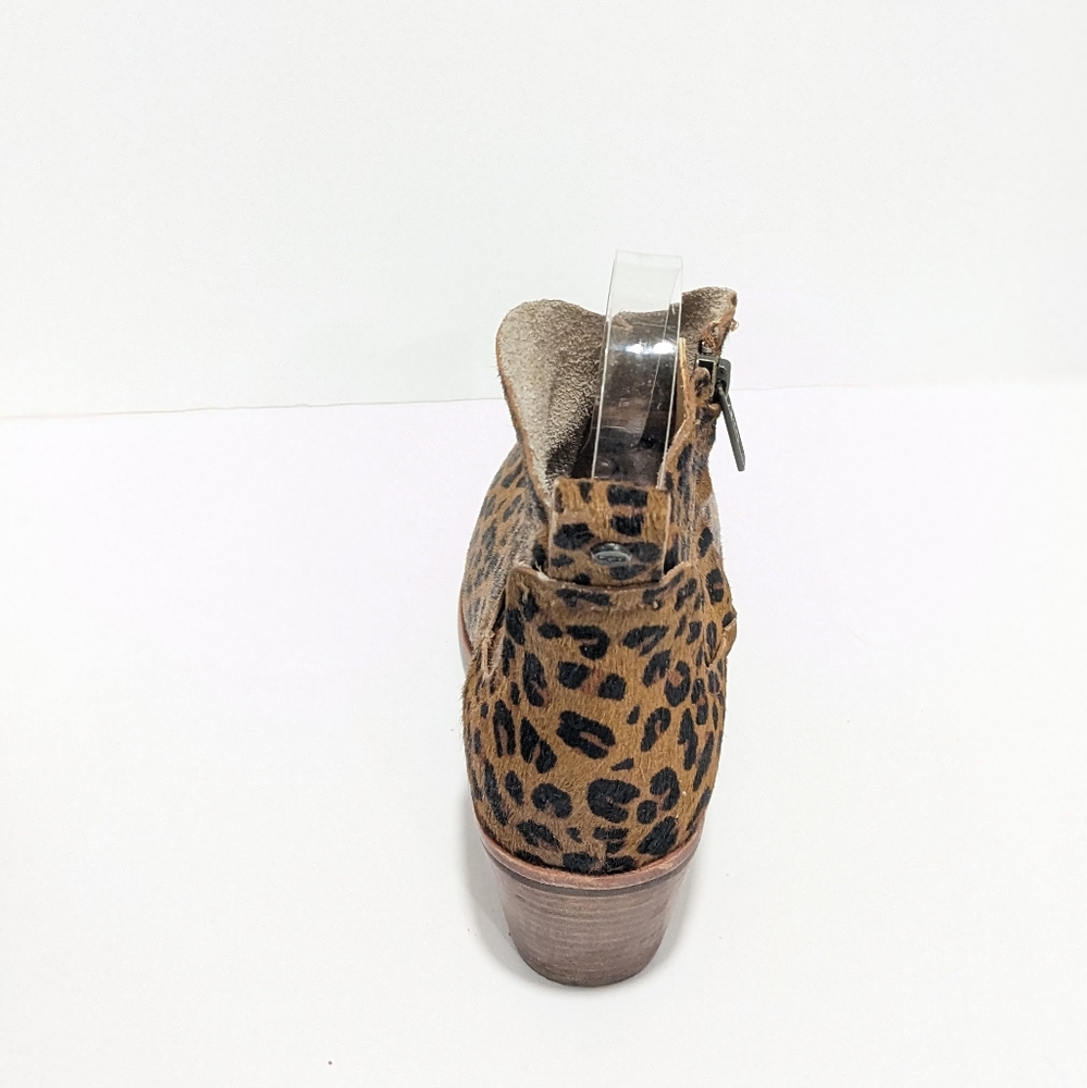 UGG Kingsburg Leopard Boots - Picture 5 of 16